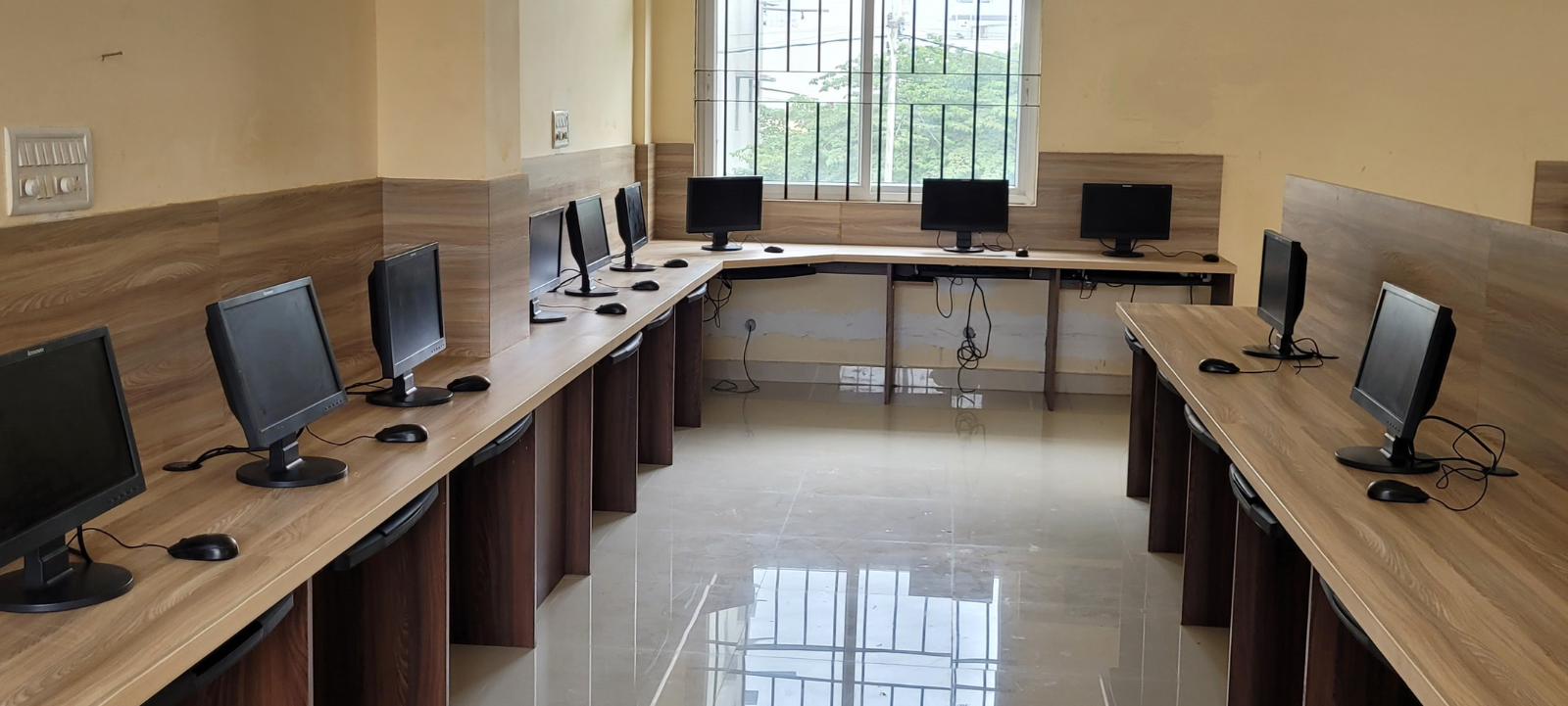 Advanced Laboratories Image